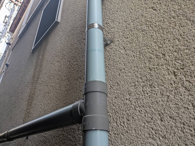 施工前　塩ビパイプ　色褪せ