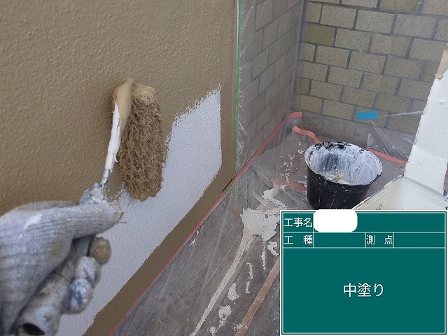 ベランダ　壁中塗り