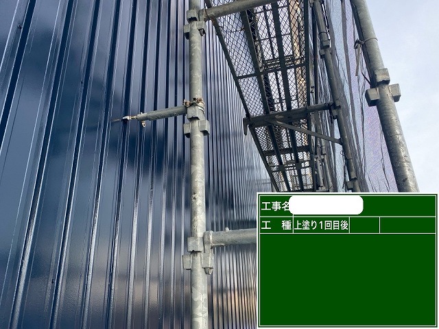 倉庫塗装　中塗り