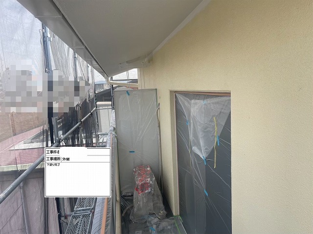 マンション外壁　下塗り