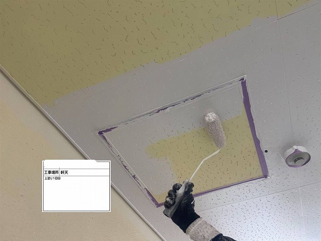 マンションの共用廊下の天井を白色で明るい雰囲気に！水性ケンエースで塗装しました。