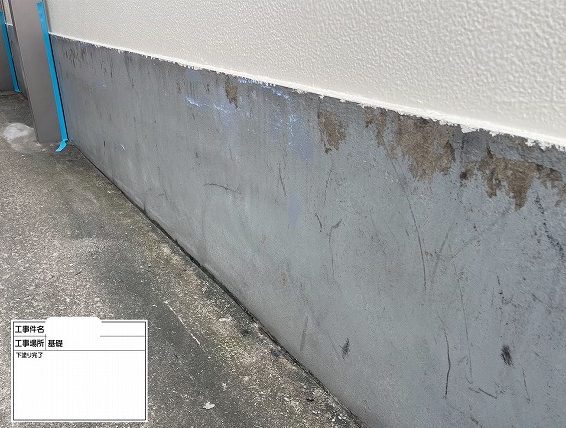マンションの基礎塗装　下塗り