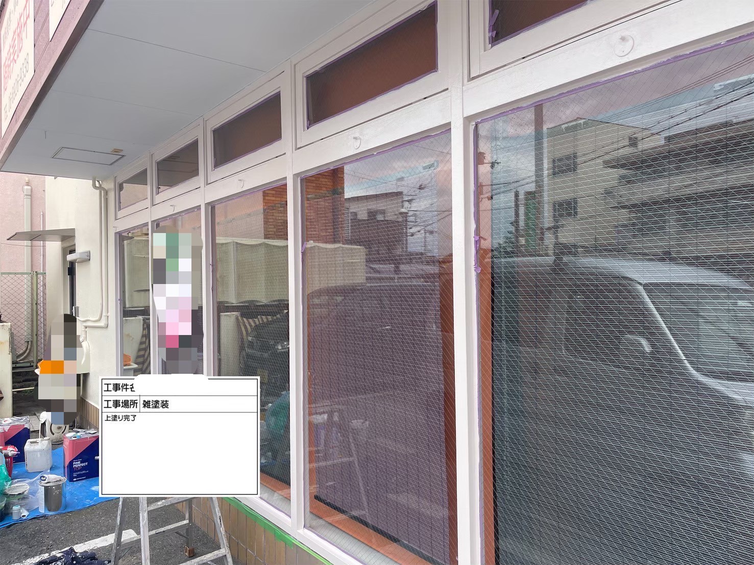 店舗様　鉄枠塗装　上塗り1回目