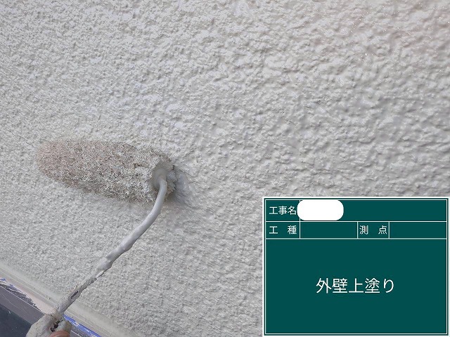 神戸市東灘区、モルタル外壁の上塗りにND146(クリーム色)で落ち着いたマットな仕上がりに。