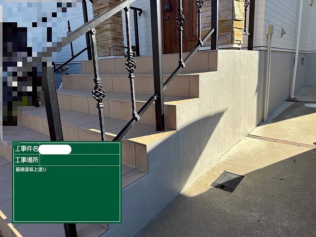 擁壁塗装　上塗り