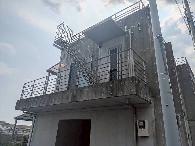 施工前　現地　打ちっぱなしｺﾝｸﾘｰﾄ外壁