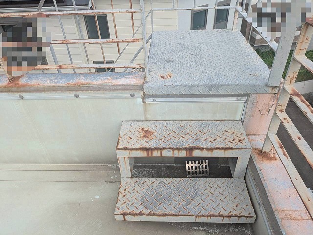 施工前　現地　鉄製階段