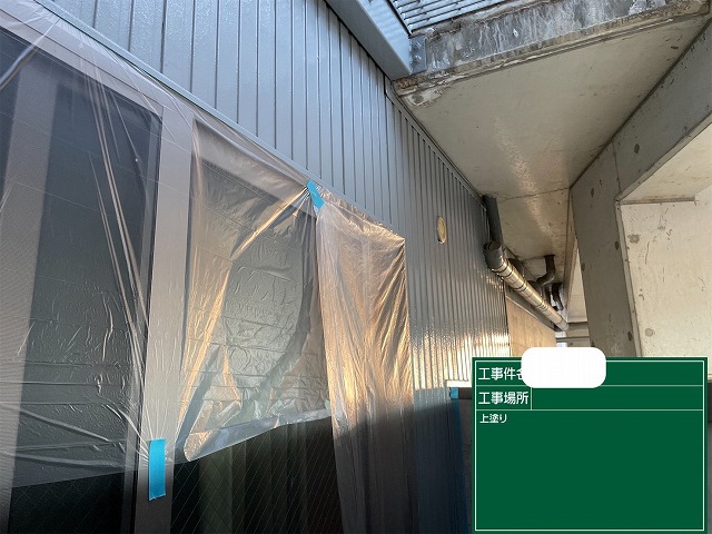 神戸市一戸建て、金属サイディング外壁の中塗り・上塗りをﾌｧｲﾝﾊﾟｰﾌｪｸﾄﾄｯﾌﾟで施工しました。