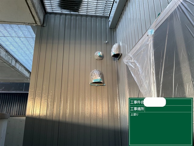 金属ｻｲﾃﾞｨﾝｸﾞ外壁　上塗り