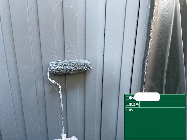 金属ｻｲﾃﾞｨﾝｸﾞ外壁　中塗り