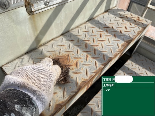 鉄骨階段　錆　ケレン作業