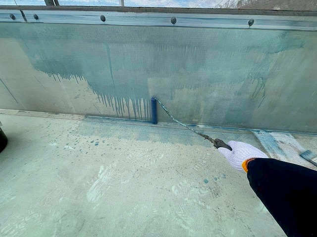 ベランダ　プライマー塗布