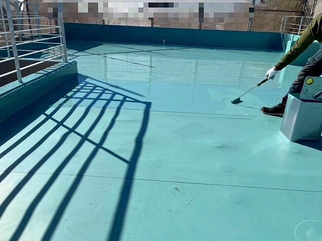 ベランダ　ウレタン塗膜防水　2層目