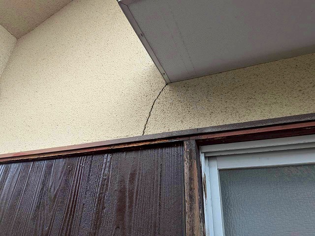 クラック　モルタル外壁　ひび