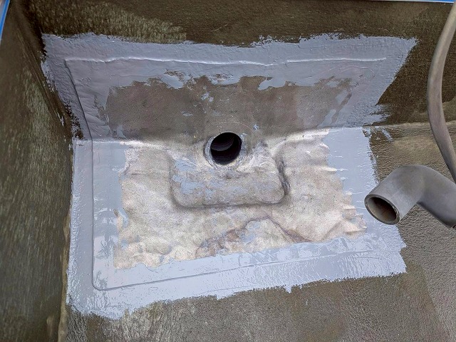 改修ﾄﾞﾚﾝ取付　ウレタン塗膜防水