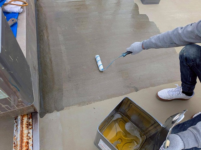 ﾌﾟﾗｲﾏｰ塗布　ウレタン塗膜防水