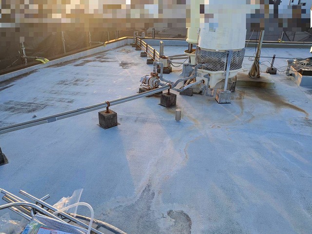 施工前　マンション屋上ウレタン塗膜防水