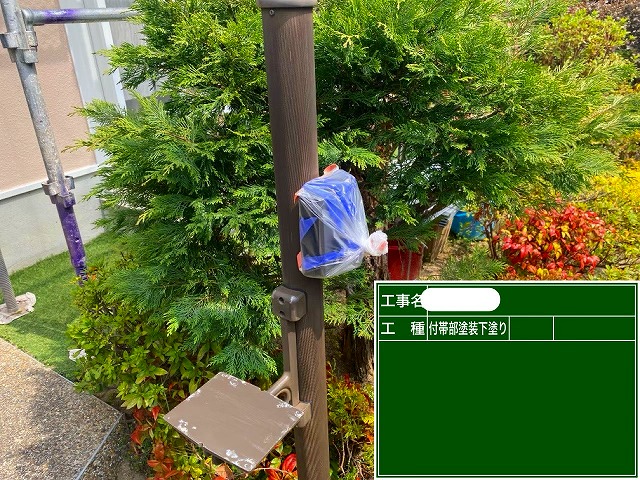 神戸市北区一戸建て住宅にて、色褪せたﾎﾟｽﾄをﾌｧｲﾝﾊﾟｰﾌｪｸﾄﾄｯﾌﾟ15-30Fで塗装！外壁ｱｸｾﾝﾄｶﾗｰに合わせて仕上げました
