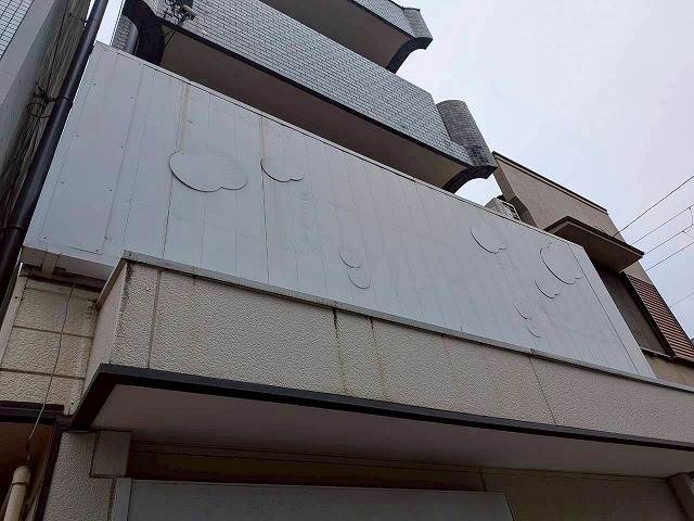 金属ﾊﾟﾈﾙ　雨だれ