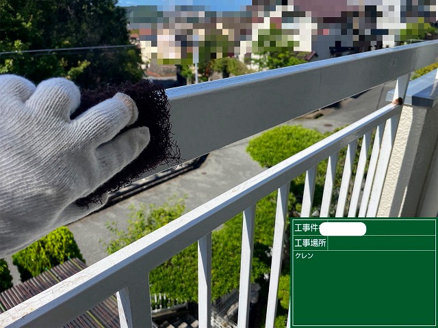手摺り上部のケレン作業