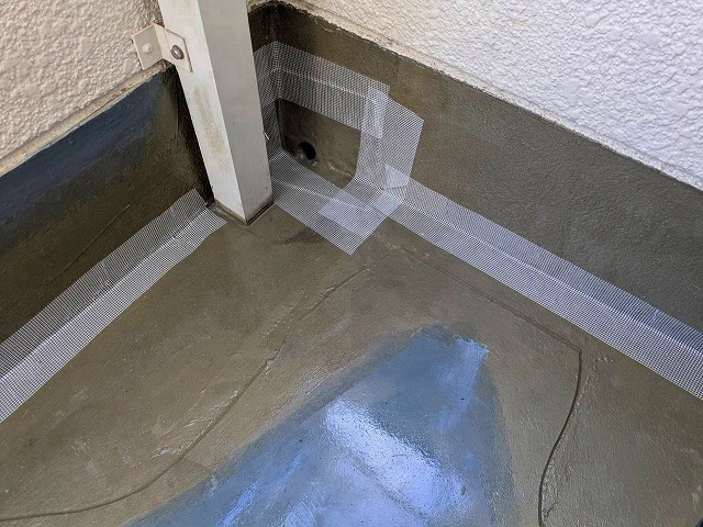 ﾍﾞﾗﾝﾀﾞ　ﾒｯｼｭｼｰﾄ貼り