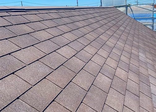 明石市の一戸建て住宅、窯業系サイディングやスレート屋根のコケや黒ずみを高圧洗浄で洗い流した塗装前作業！