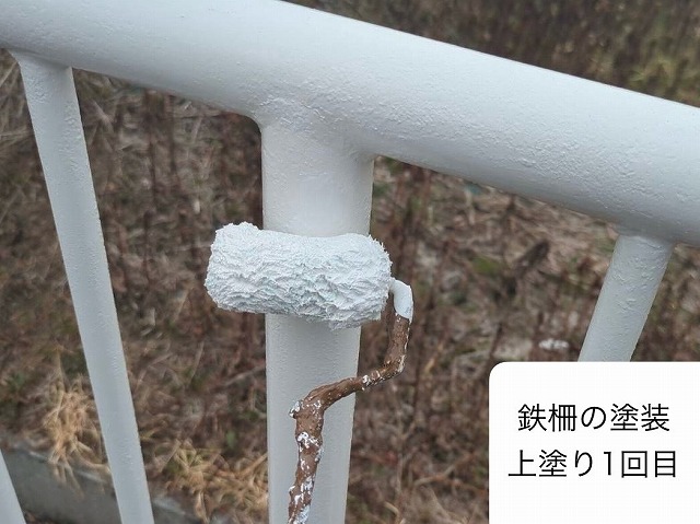 鉄柵　中塗り