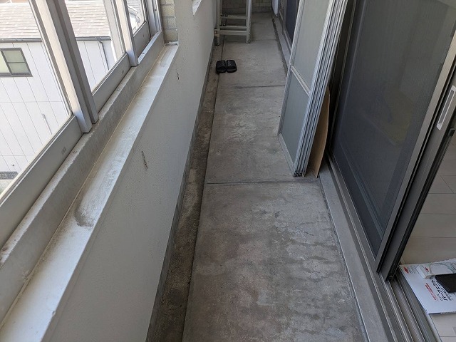 マンションベランダ　床劣化