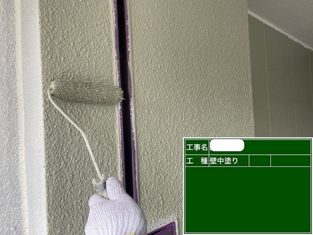 ALC外壁中塗り作業
