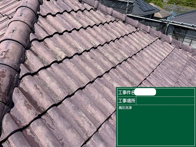 神戸市北区、築40年の一戸建て、モニエル瓦屋根の下塗り作業を行いました。！