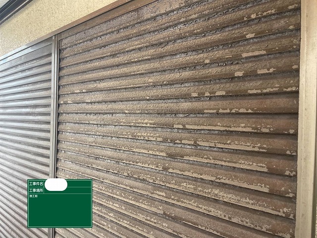雨戸　施工前　塗装剥がれ