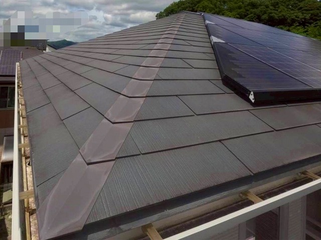 棟板金と太陽光屋根